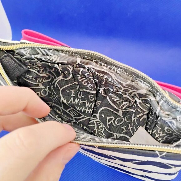 Betsey Johnson Small Wristlet Clutch black/pink, zip closure 9"X5" quilt pattern - Picture 3 of 4